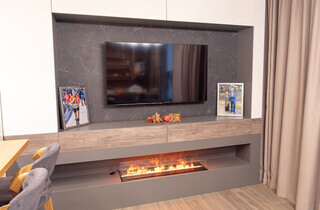 Дівчина, яка через ракетний удар по Краматорську залишилася без ніг, отримала квартиру від Ахметова