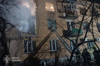 ДСНС показала кадри з наслідками обстрілу Києва