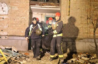 ДСНС показала кадри з наслідками обстрілу Києва