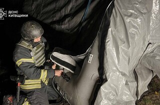 Київщина: через атаку РФ постраждали два райони – кадри від ДСНС