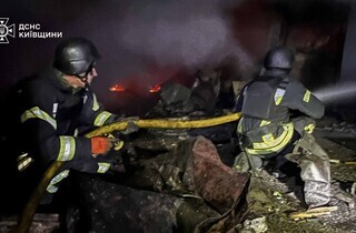 Київщина: через атаку РФ постраждали два райони – кадри від ДСНС