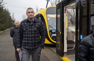 Нові трамваї та автобуси вийшли на столичні маршрути: де курсують та як виглядають