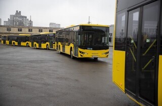 Нові трамваї та автобуси вийшли на столичні маршрути: де курсують та як виглядають