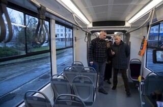 Нові трамваї та автобуси вийшли на столичні маршрути: де курсують та як виглядають