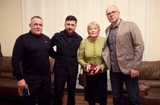 Зеленський вручив нагороди сім'ям ірландських добровольців, які загинули за Україну