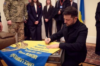 Зеленський вручив нагороди сім'ям ірландських добровольців, які загинули за Україну