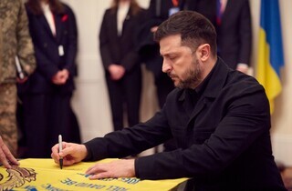 Зеленський вручив нагороди сім'ям ірландських добровольців, які загинули за Україну