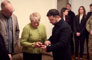 Зеленський вручив нагороди сім'ям ірландських добровольців, які загинули за Україну