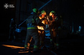 У центрі столиці рятувальники загасили пожежу у відселеній будівлі (фото)