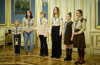 Пластуни передали Зеленському Вифлеємський вогонь миру (фото)