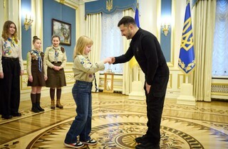 Пластуни передали Зеленському Вифлеємський вогонь миру (фото)