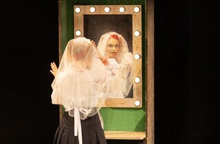 Обраниця Нищука вийшла на сцену театру Франка: перші фото