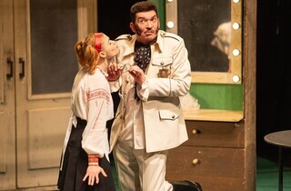 Обраниця Нищука вийшла на сцену театру Франка: перші фото