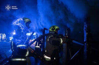 В Оболонському районі столиці вночі горів ринок (фото)