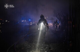 В Оболонському районі столиці вночі горів ринок (фото)