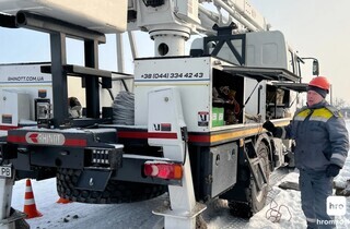 «Працюємо подекуди до першої ночі». Енергетики ДТЕК показали, як рятують Київ та область після обстрілів