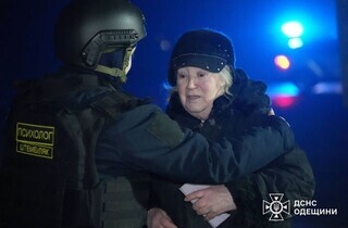 Атака на Одесу: рятувальники шукають людей під завалами