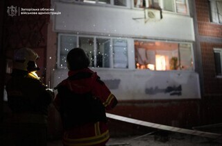Атака на Запоріжжя: рятувальники та влада показали кадри з наслідками