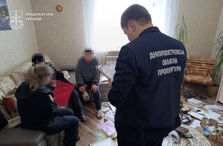 За «непослух» – голили наголо і садили на ланцюг. У Дніпрі батьки-вихователі катували шістьох дітей