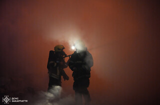 Сміттєзвалище під Ужгородом горить другу добу: мешканців просять не відчиняти вікна (фото)