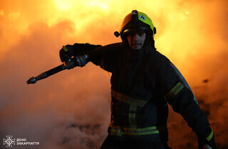 Сміттєзвалище під Ужгородом горить другу добу: мешканців просять не відчиняти вікна (фото)