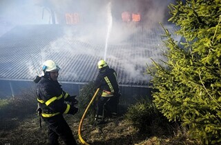 На Закарпатті горить готельний комплекс курорту в Ізках (фото)