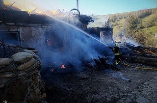 На Закарпатті горить готельний комплекс курорту в Ізках (фото)