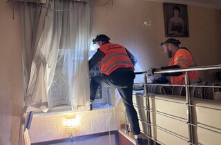 Одеса: російський дрон влучив у багатоповерхівку