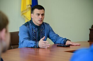 «Тихо говорити світу, хто ми є». Зірки українського спорту задали тон у День вишиванки