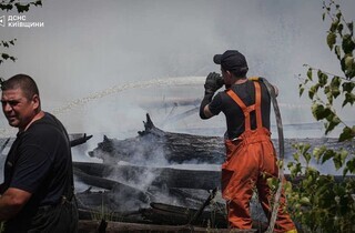 Спека під 50°C та сотні рятувальників: у Чорнобильській зоні триває гасіння пожежі (фото)