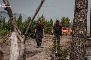 Спека під 50°C та сотні рятувальників: у Чорнобильській зоні триває гасіння пожежі (фото)