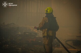 РФ атакувала склади з туалетним папером на Одещині: фото, відео