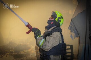 РФ атакувала склади з туалетним папером на Одещині: фото, відео