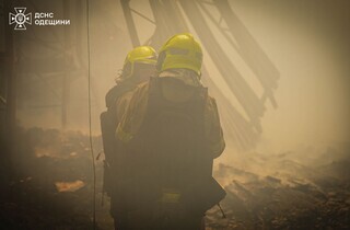 РФ атакувала склади з туалетним папером на Одещині: фото, відео