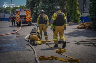 РФ атакувала склади з туалетним папером на Одещині: фото, відео