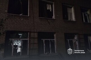 Росія вдарила КАБами по будинку в Запоріжжі: під завалами крики людей