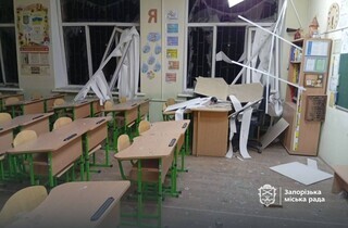 Росія вдарила КАБами по будинку в Запоріжжі: під завалами крики людей
