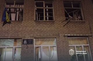 Росія вдарила КАБами по будинку в Запоріжжі: під завалами крики людей