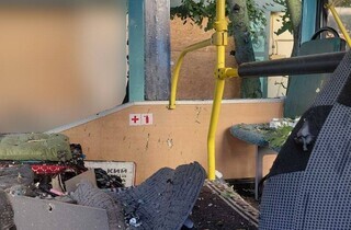 Росіяни атакували маршрутку та зупинку в Херсоні: є поранені