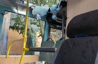 Росіяни атакували маршрутку та зупинку в Херсоні: є поранені