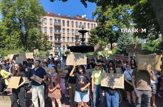 «Поверніть Федорова»: у Києві молодь мітингує проти відставки міністра
