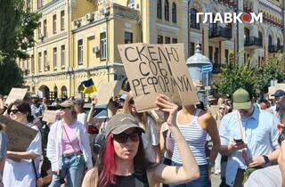 «Поверніть Федорова»: у Києві молодь мітингує проти відставки міністра