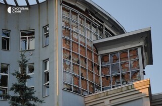 Росіяни скинули п'ять КАБів на Суми: пошкоджено центр міста