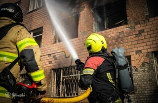 Удар по прокуратурі та ТЦК у Чернігові: з'явилось відео наслідків атаки
