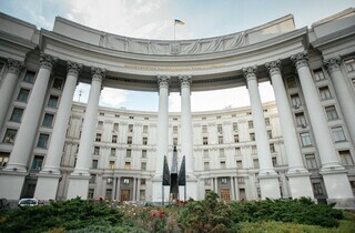 Арт-об'єкт, що пройшов крізь вогонь у США, встановили у Києві (фото)