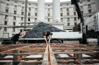Арт-об'єкт, що пройшов крізь вогонь у США, встановили у Києві (фото)