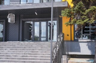 Окупанти скинули чотири авіабомби на Запоріжжя: кадри наслідків