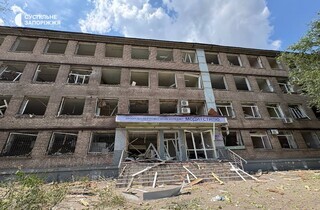 Окупанти скинули чотири авіабомби на Запоріжжя: кадри наслідків