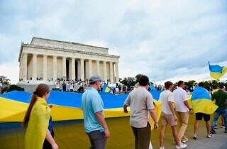 У центрі Вашингтона замайорів величезний прапор України (фото)