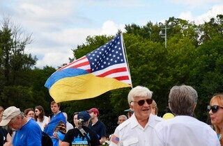 У центрі Вашингтона замайорів величезний прапор України (фото)